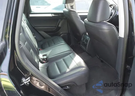 2012 Volkswagen Touareg Tdi Sport z USA, uszkodzony, nr VIN WVGFK9BP6CD005165